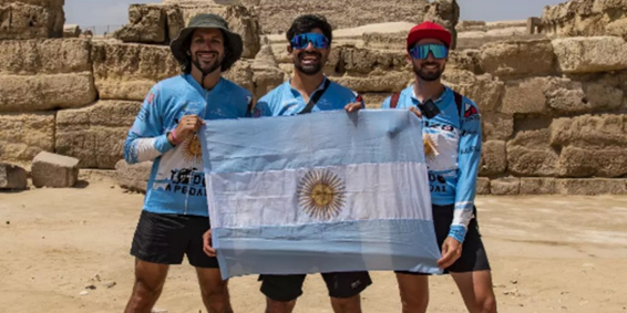 Mundial Qatar 2022: Son amigos y están pedaleando más de 10 mil kilómetros para ver a la Selección Argentina
