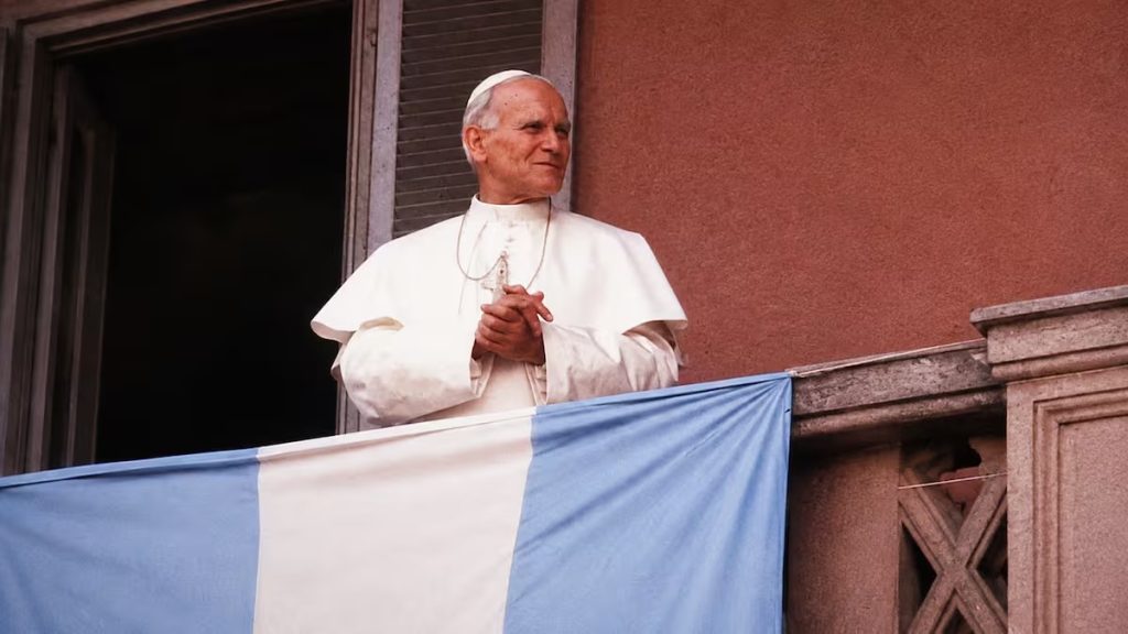 Juan Pablo II, el último papa en visitar Argentina: 10 ciudades en 6 días y un papamóvil que puede verse hoy