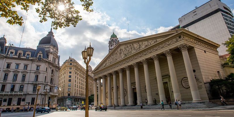 La Catedral Metropolitana, sede de la Iglesia Católica en Argentina. La mayoría de los lugares de culto creados desde 2014 pertenecen al cristianismo. Fuente: Turismo BA, GCBA