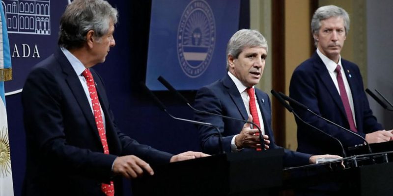 El equipo económico de Luis Caputo anunció en conferencia de prensa las nuevas medidas.